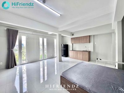 FRI full new furniture is 100 percent near District 7, 5 easy to travel to District 1.