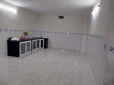 1 st. 2rd floor 3 bedroom 2 toilets - right in the middle of the market - multi-professional, Linh Xuân