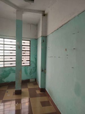 Rent a new room painting the District 11 for 500 kilometers.