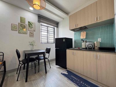 The complete interior room is empty as if it were at the end of Nguyễn Oanh.