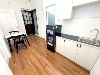 Rent a two-striping room. The 8th balcony near Parma Malone, the Tries' Bridge.