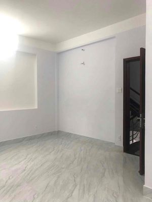 Rent a business house. 6 x 21 m.. ..a nice new building.