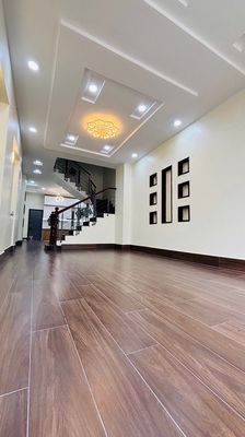 Rent the original four-story-six bedroom Phong Phú-four.