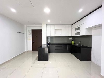 Rent a Botanica Premier apartment. Three bedrooms. Two bathrooms. 100 meters by the park.