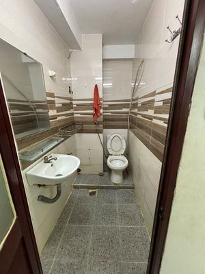 Lạc Long Quân alleyhouse, 3 floors, 3 bathrooms, 3.5 x12 meters.