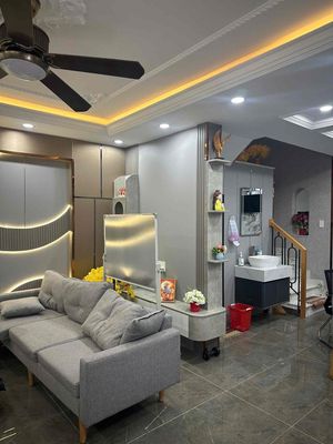 The beautiful ViLLa 7'11". 2nd Supreme Court House Full 7", 3rd bedroom. 4 7 million toilets.