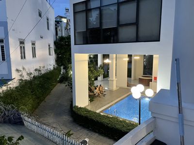 Room 42 M2, 01, bedroom... There's a balcony, there's a cool exit window, there's a big area.