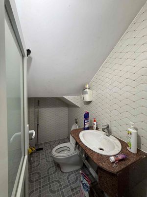 To rent the whole house to the Hà Huy Giáp Mat