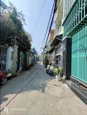 The alleyhouse. Three bedrooms. Three air conditionings.
