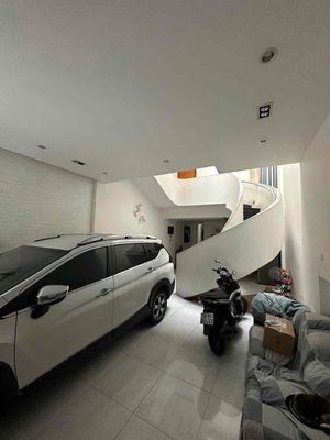 Rent a house in front of Nguyễn Thế Truyện Park.