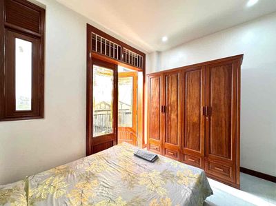 Rent a wide balcony-- Sư Vạn Hạnh, district