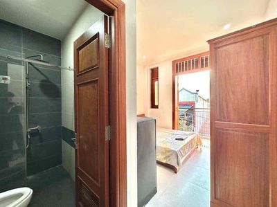 Rent a wide balcony-- Sư Vạn Hạnh, district