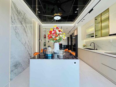 This is a super-beautiful building. Four bedrooms with furniture.
