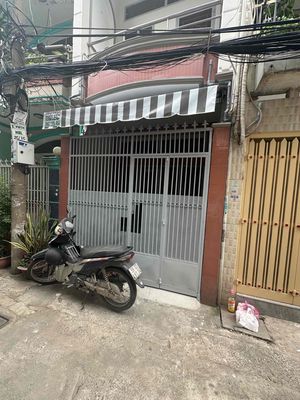 4 meters of a floor near Yang 3rd Street.