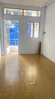 4 meters of a floor near Yang 3rd Street.