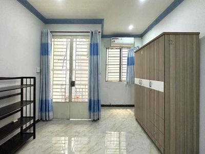 Rent the Main Hall 3-0-0, 4 bedrooms that use 140 m2 near the market.