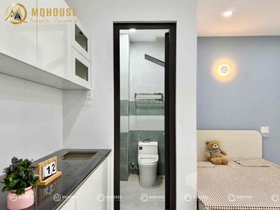 The Super Wandering Sky Window House in the Waters and Balls of 11