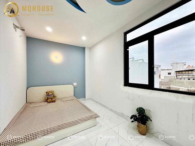 The Super Wandering Sky Window House in the Waters and Balls of 11