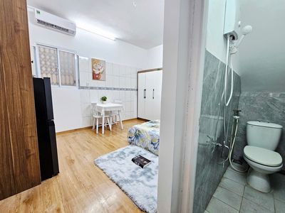 The full-in-a-crement, hot, hot, hot apartment at Bình Thạnh.