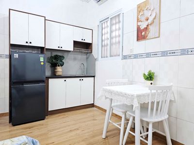 The full-in-a-crement, hot, hot, hot apartment at Bình Thạnh.