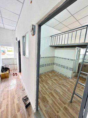 New rooms, large windows, open corridors, private housing.