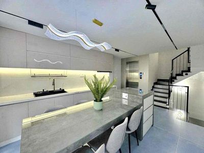 Supervelator with 4x11 meters 1 .50 feet - 3 floor st (3 bedrooms)