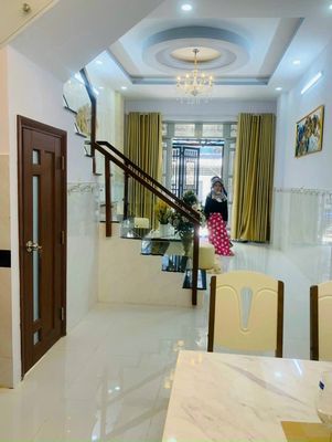 Renting hxt 80/3 A Trần Quang Diệu, 1894 14, District 3 nears the Poet Crossing