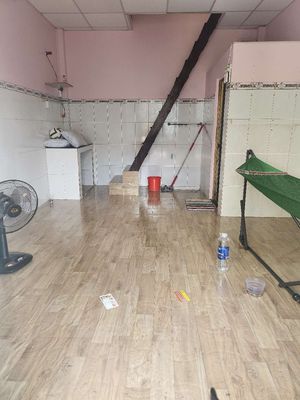 The Đình Nghi Xuân rental house, bt (1 bathroom). Business, empty house.