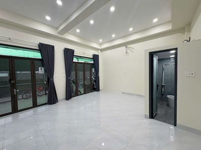 It's the owner who rents Linh Tây.
