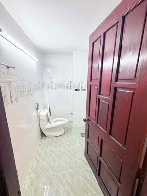 The full balcony room is located in Tô Ngọc Vân.