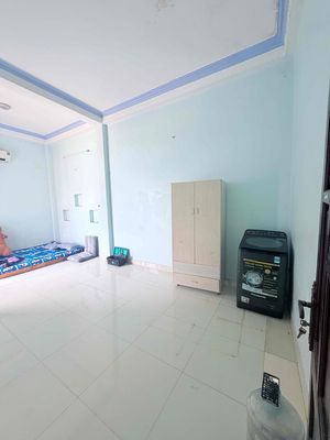 The full balcony room is located in Tô Ngọc Vân.