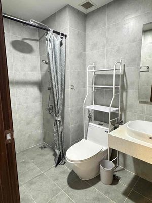 Rent the apartment of Sunrise Riverside. A bedroom. A full toilet. 35 meters.