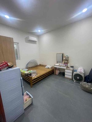 5 x 18 full interior of 6 Long Trường District 9