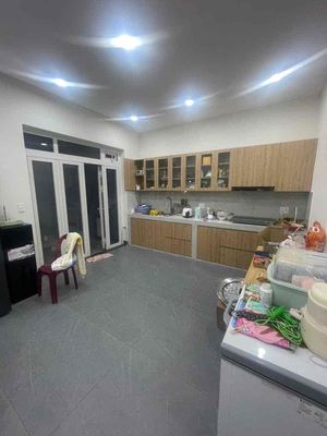 5 x 18 full interior of 6 Long Trường District 9