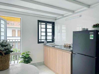 rented the new full interior room 100% - open windows right in the center of the bth
