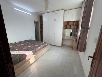 The LQMER suite near USBERN, full interior, open air-wind window