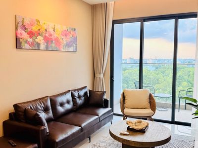 It's the owner who rented the three Diamond Centery Celadon City Bedroom.