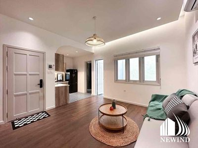 Rent a senior apartment near the 1st district.
