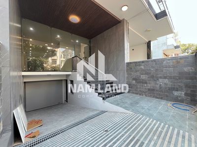 For renting the new house 5 x 20 meters of the 4th floor vault.