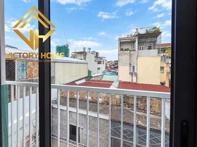 It's right near the University of Gtvt outside of the hutech, just 5 P driving near metro.