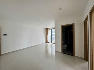 Three bedrooms plus three of the basic interior toilets cost 7.5 million a month.