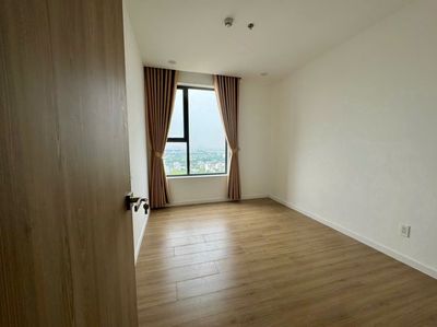 Three bedrooms plus three of the basic interior toilets cost 7.5 million a month.