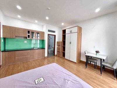 The studio is full of private military equipment at Thủ Đức blocks.