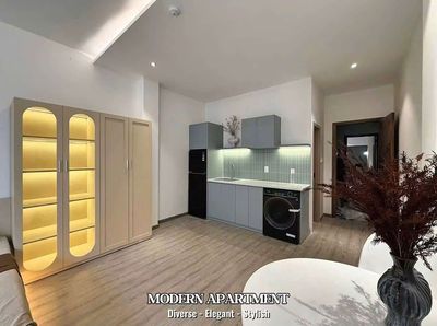 The studio is 45 meters wide, right around the nest's logical cycle.