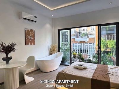 The studio is 45 meters wide, right around the nest's logical cycle.