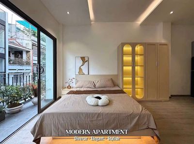 The studio is 45 meters wide, right around the nest's logical cycle.