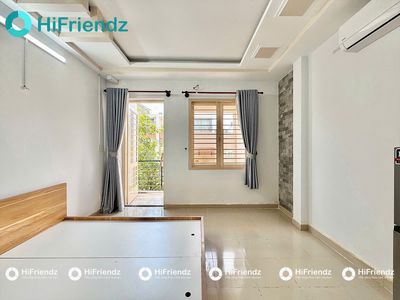 Large balcony suite full of furniture near the airport, cvpm average