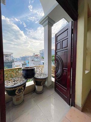The service apartment is right on the new street.
