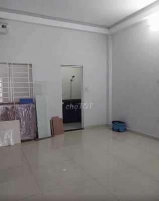 Rent a three-story Huỳnh Thị Hai-$10 million flat.