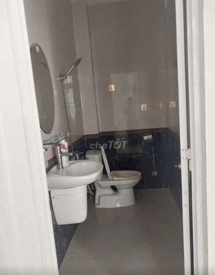 Rent a three-story Huỳnh Thị Hai-$10 million flat.